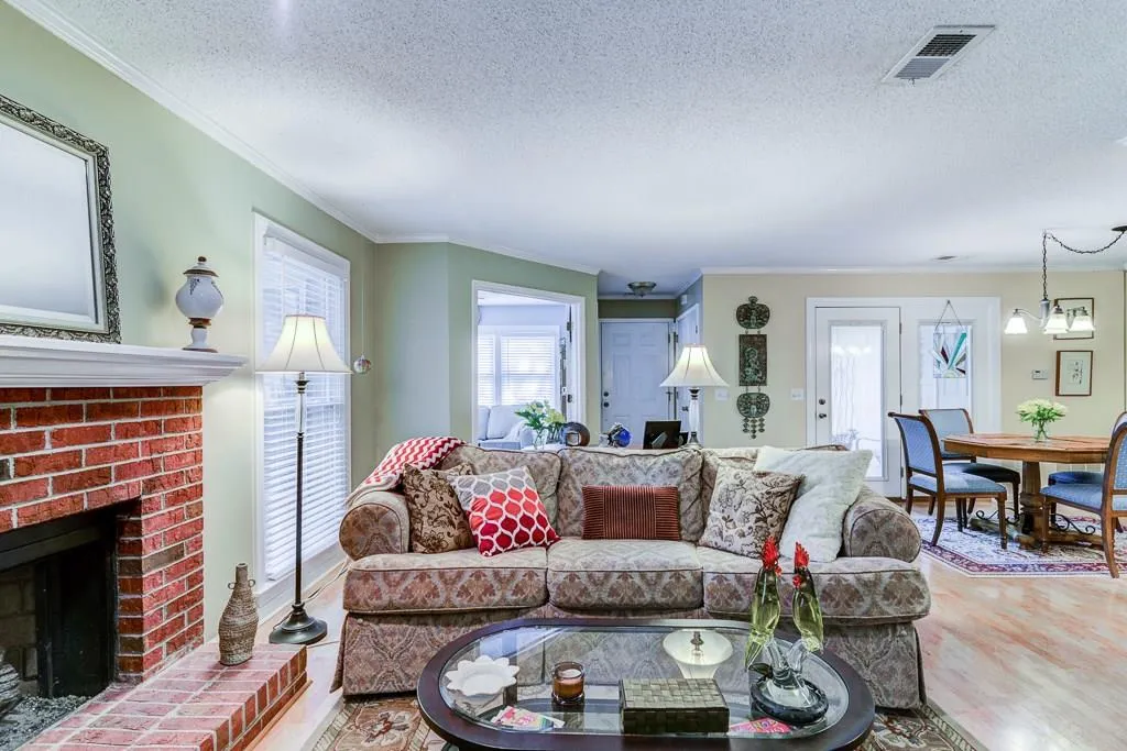 301 Hollyfax Circle Unit 301, Sandy Springs, Georgia 30328, 1 Bedroom Bedrooms, ,1 BathroomBathrooms,Residential,Sold,301 Hollyfax Circle Unit 301,5850787