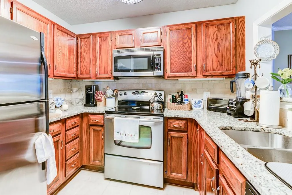 301 Hollyfax Circle Unit 301, Sandy Springs, Georgia 30328, 1 Bedroom Bedrooms, ,1 BathroomBathrooms,Residential,Sold,301 Hollyfax Circle Unit 301,5850787