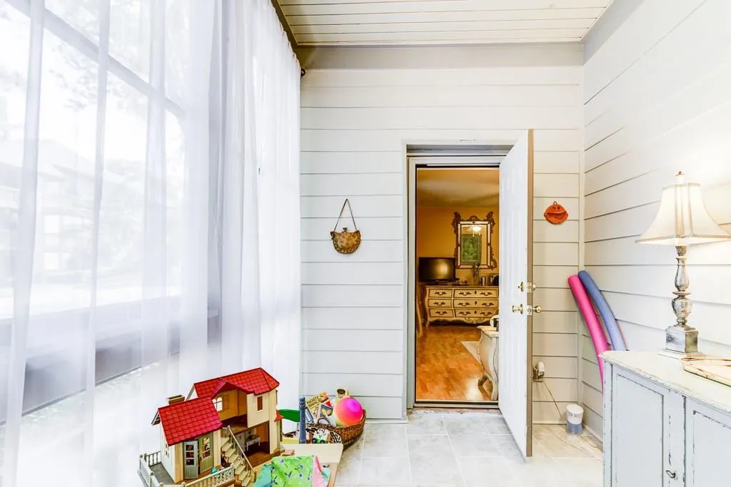 301 Hollyfax Circle Unit 301, Sandy Springs, Georgia 30328, 1 Bedroom Bedrooms, ,1 BathroomBathrooms,Residential,Sold,301 Hollyfax Circle Unit 301,5850787