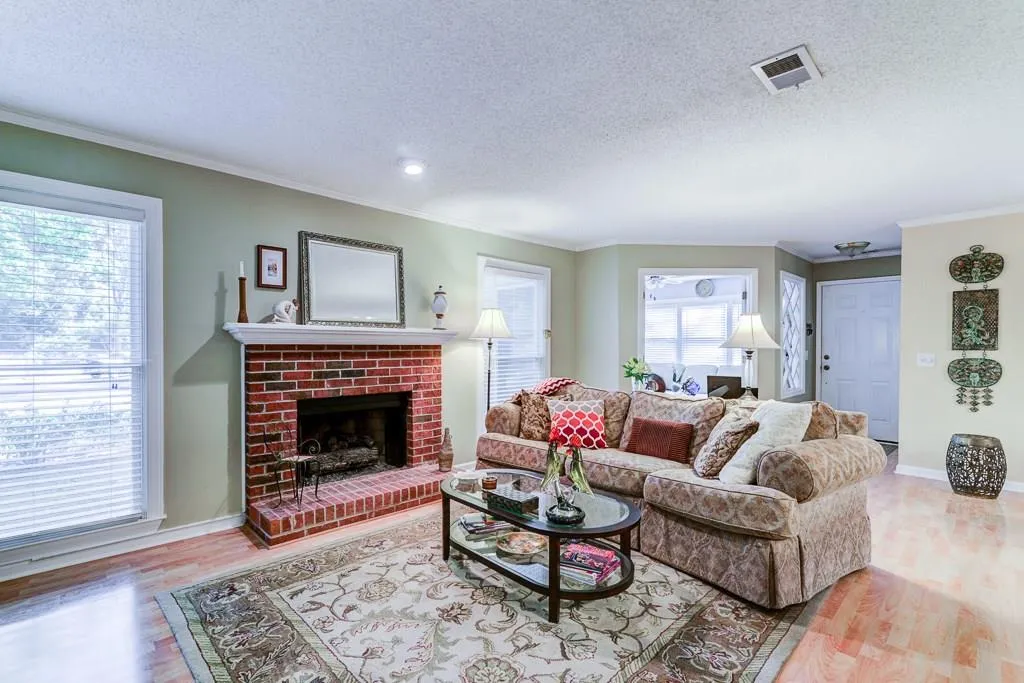 301 Hollyfax Circle Unit 301, Sandy Springs, Georgia 30328, 1 Bedroom Bedrooms, ,1 BathroomBathrooms,Residential,Sold,301 Hollyfax Circle Unit 301,5850787