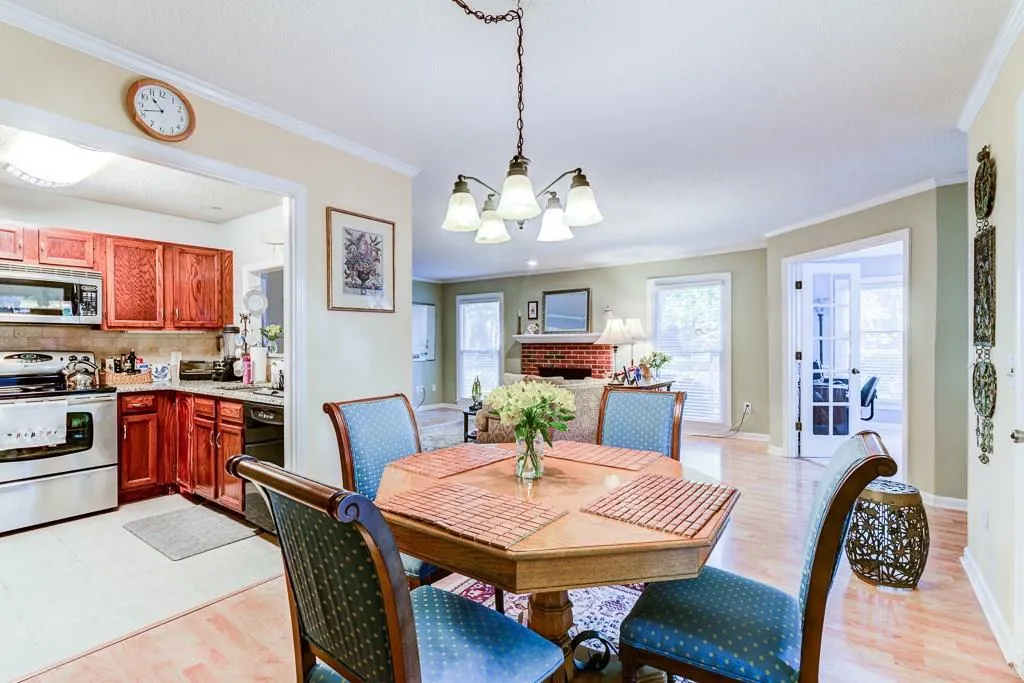 301 Hollyfax Circle Unit 301, Sandy Springs, Georgia 30328, 1 Bedroom Bedrooms, ,1 BathroomBathrooms,Residential,Sold,301 Hollyfax Circle Unit 301,5850787