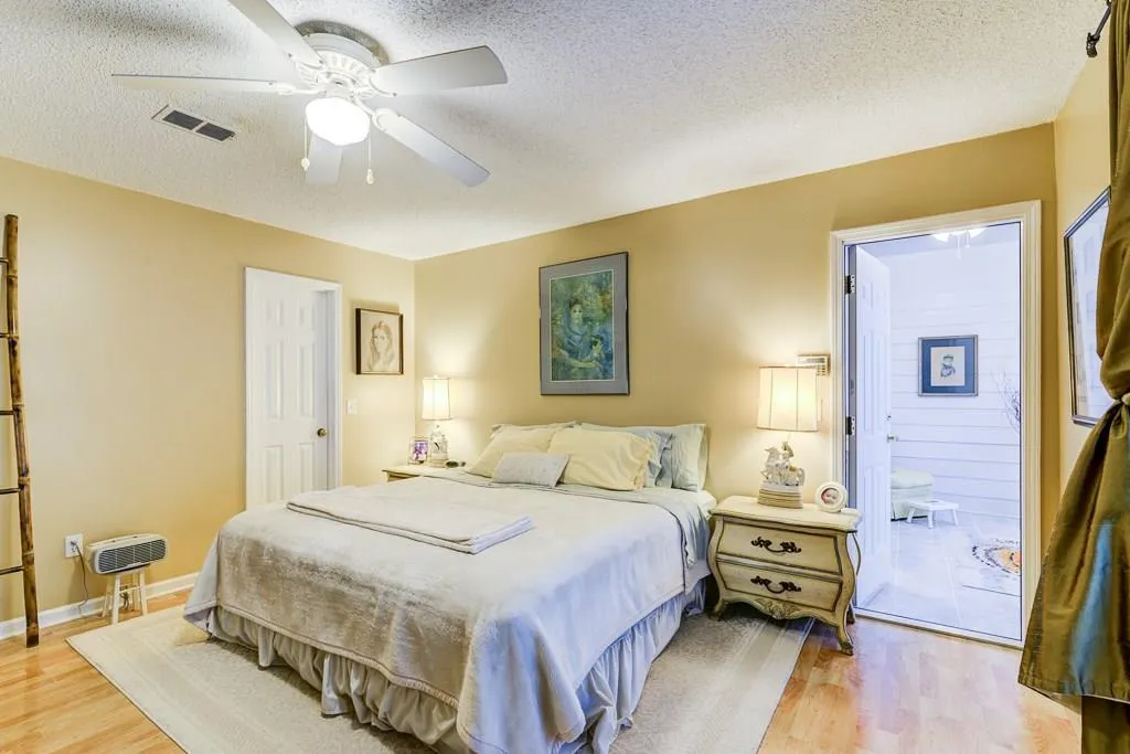 301 Hollyfax Circle Unit 301, Sandy Springs, Georgia 30328, 1 Bedroom Bedrooms, ,1 BathroomBathrooms,Residential,Sold,301 Hollyfax Circle Unit 301,5850787