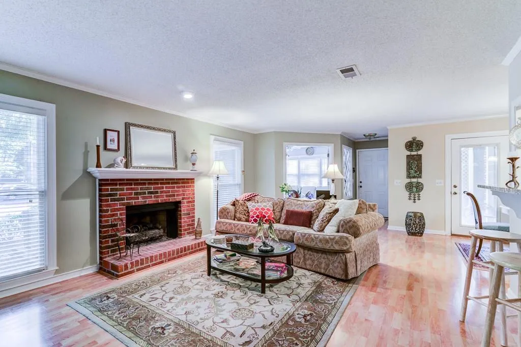 301 Hollyfax Circle Unit 301, Sandy Springs, Georgia 30328, 1 Bedroom Bedrooms, ,1 BathroomBathrooms,Residential,Sold,301 Hollyfax Circle Unit 301,5850787