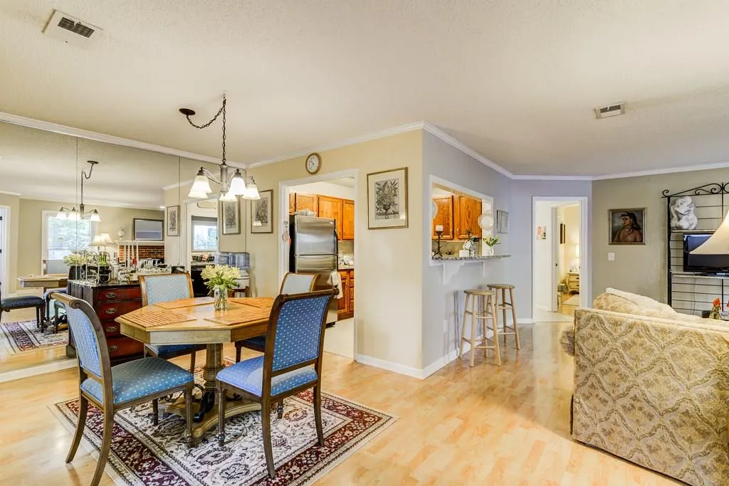 301 Hollyfax Circle Unit 301, Sandy Springs, Georgia 30328, 1 Bedroom Bedrooms, ,1 BathroomBathrooms,Residential,Sold,301 Hollyfax Circle Unit 301,5850787