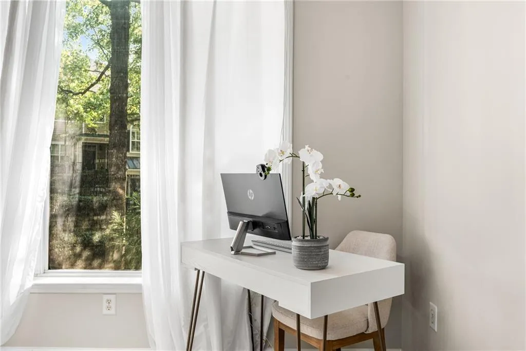 2400 Cumberland Parkway Se Unit 213, Atlanta, Georgia 30339, 2 Bedrooms Bedrooms, ,2 BathroomsBathrooms,Residential,For Sale,2400 Cumberland Parkway Se Unit 213,7654792