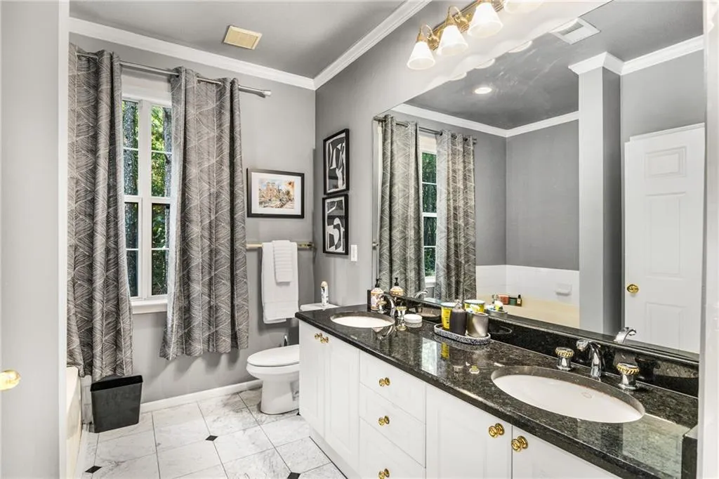 2400 Cumberland Parkway Se Unit 213, Atlanta, Georgia 30339, 2 Bedrooms Bedrooms, ,2 BathroomsBathrooms,Residential,For Sale,2400 Cumberland Parkway Se Unit 213,7654792