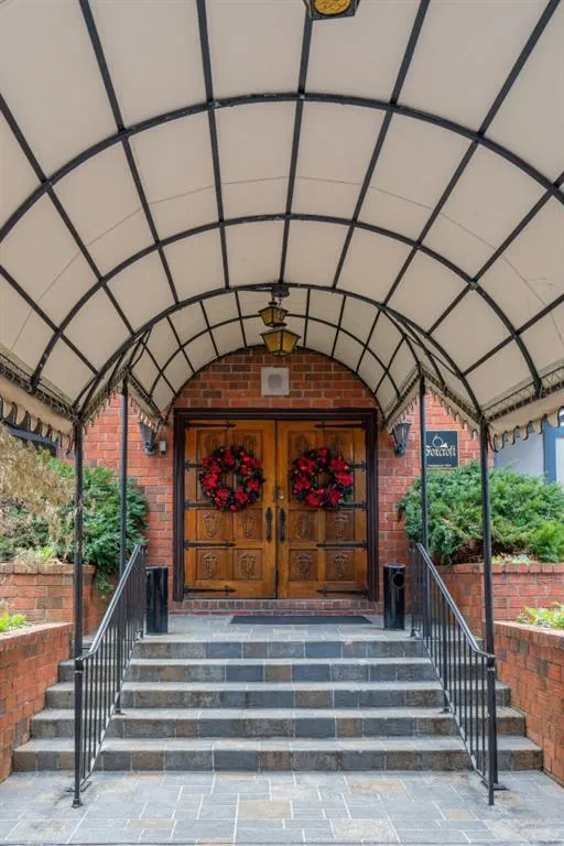 6851 Roswell Road Unit K21, Sandy Springs, Georgia 30328, 3 Bedrooms Bedrooms, ,2 BathroomsBathrooms,Residential,Sold,6851 Roswell Road Unit K21,6658764