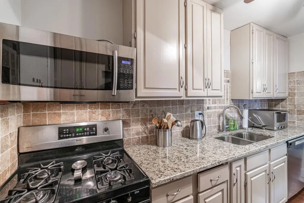 6851 Roswell Road Unit K21, Sandy Springs, Georgia 30328, 3 Bedrooms Bedrooms, ,2 BathroomsBathrooms,Residential,Sold,6851 Roswell Road Unit K21,6658764