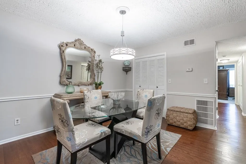 6851 Roswell Road Unit K21, Sandy Springs, Georgia 30328, 3 Bedrooms Bedrooms, ,2 BathroomsBathrooms,Residential,Sold,6851 Roswell Road Unit K21,6658764
