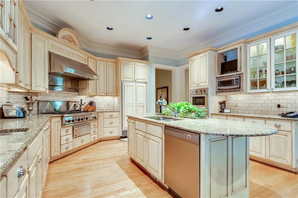 130 Parc Du Chateau, Atlanta, Georgia 30327, 5 Bedrooms Bedrooms, ,6 BathroomsBathrooms,Residential,Sold,130 Parc Du Chateau,6011871