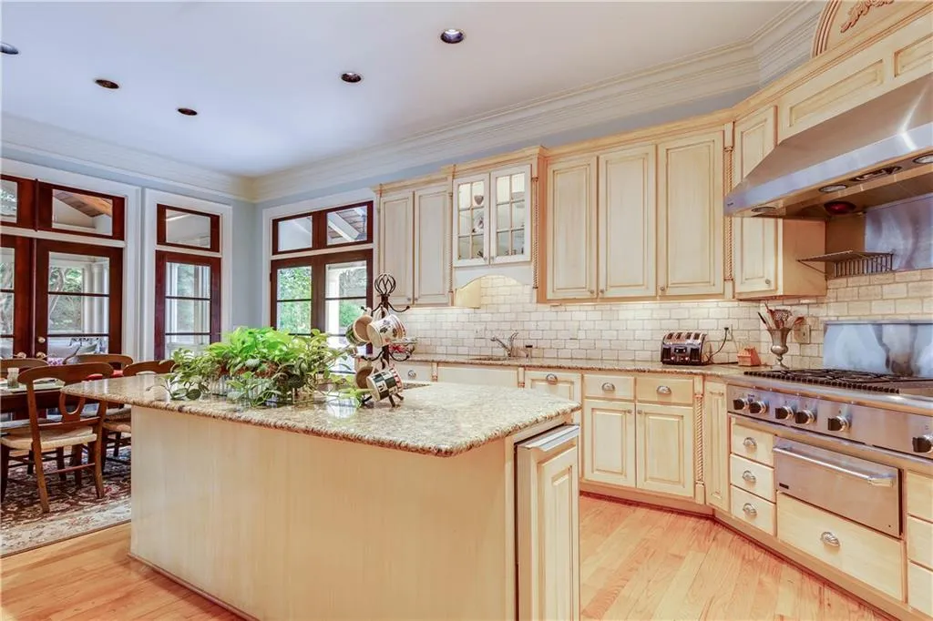 130 Parc Du Chateau, Atlanta, Georgia 30327, 5 Bedrooms Bedrooms, ,6 BathroomsBathrooms,Residential,Sold,130 Parc Du Chateau,6011871