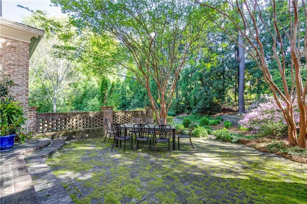 130 Parc Du Chateau, Atlanta, Georgia 30327, 5 Bedrooms Bedrooms, ,6 BathroomsBathrooms,Residential,Sold,130 Parc Du Chateau,6011871