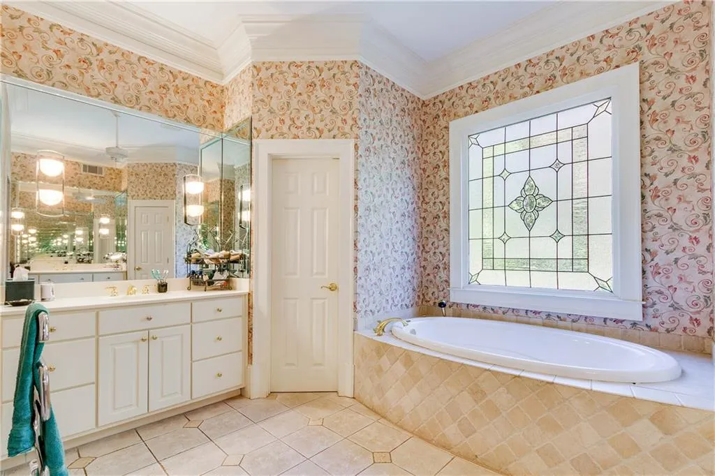 130 Parc Du Chateau, Atlanta, Georgia 30327, 5 Bedrooms Bedrooms, ,6 BathroomsBathrooms,Residential,Sold,130 Parc Du Chateau,6011871