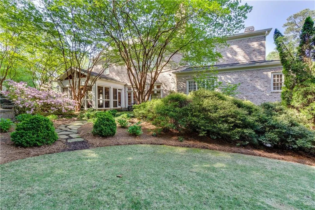 130 Parc Du Chateau, Atlanta, Georgia 30327, 5 Bedrooms Bedrooms, ,6 BathroomsBathrooms,Residential,Sold,130 Parc Du Chateau,6011871