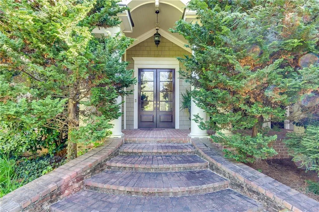 130 Parc Du Chateau, Atlanta, Georgia 30327, 5 Bedrooms Bedrooms, ,6 BathroomsBathrooms,Residential,Sold,130 Parc Du Chateau,6011871