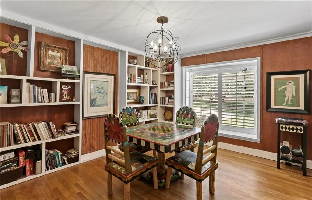 5015 Spalding Drive, Sandy Springs, Georgia 30350, 4 Bedrooms Bedrooms, ,2 BathroomsBathrooms,Residential,Sold,5015 Spalding Drive,6899450