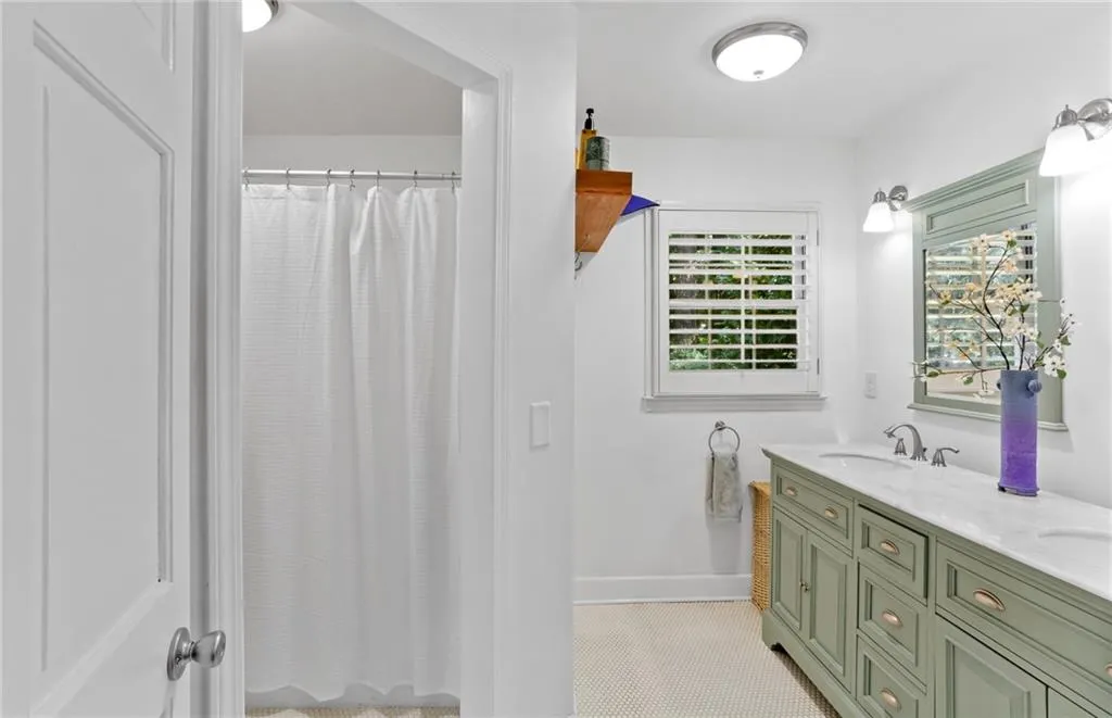 5015 Spalding Drive, Sandy Springs, Georgia 30350, 4 Bedrooms Bedrooms, ,2 BathroomsBathrooms,Residential,Sold,5015 Spalding Drive,6899450