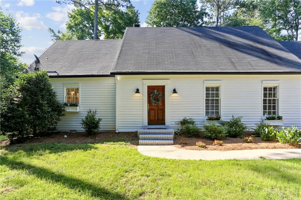 5015 Spalding Drive, Sandy Springs, Georgia 30350, 4 Bedrooms Bedrooms, ,2 BathroomsBathrooms,Residential,Sold,5015 Spalding Drive,6899450
