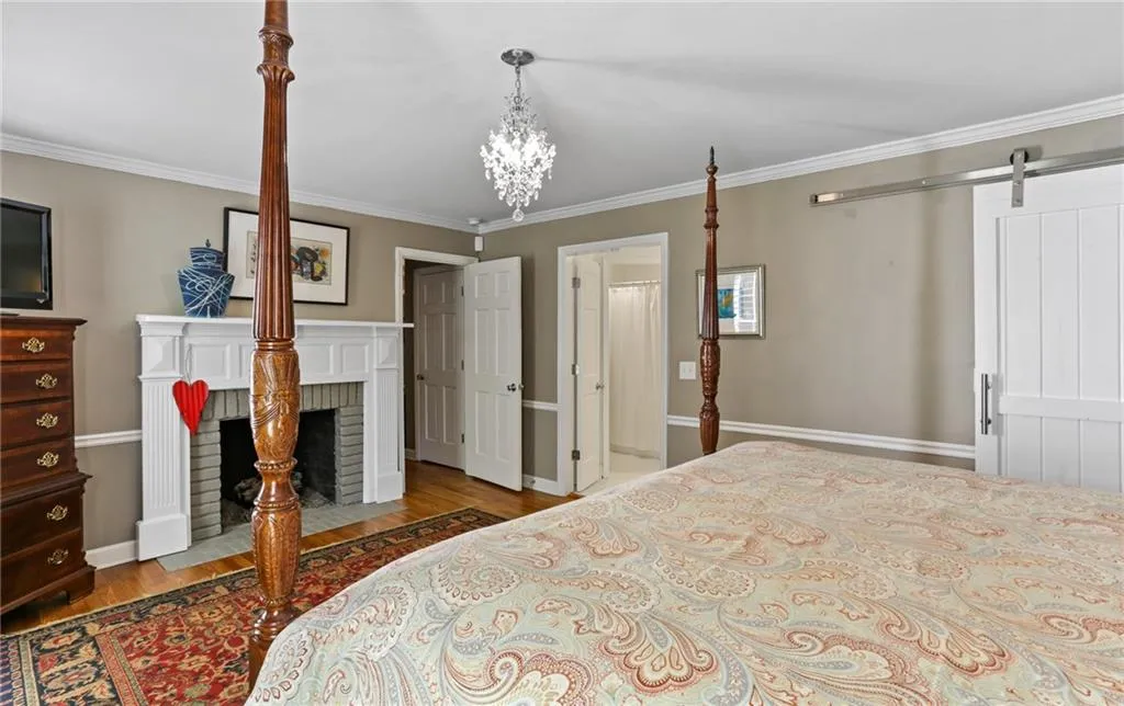 5015 Spalding Drive, Sandy Springs, Georgia 30350, 4 Bedrooms Bedrooms, ,2 BathroomsBathrooms,Residential,Sold,5015 Spalding Drive,6899450