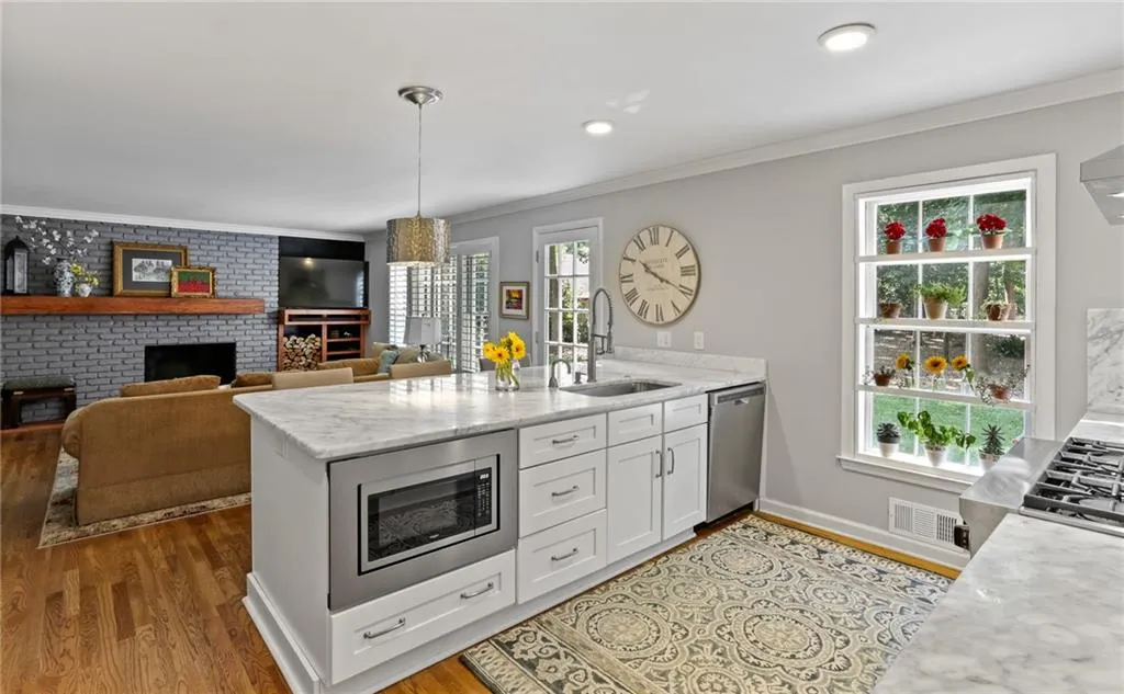 5015 Spalding Drive, Sandy Springs, Georgia 30350, 4 Bedrooms Bedrooms, ,2 BathroomsBathrooms,Residential,Sold,5015 Spalding Drive,6899450