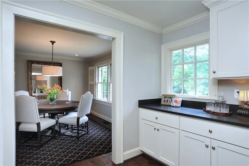560 Highbrook Drive Ne, Atlanta, Georgia 30342, 4 Bedrooms Bedrooms, ,3 BathroomsBathrooms,Residential,Sold,560 Highbrook Drive Ne,5703064
