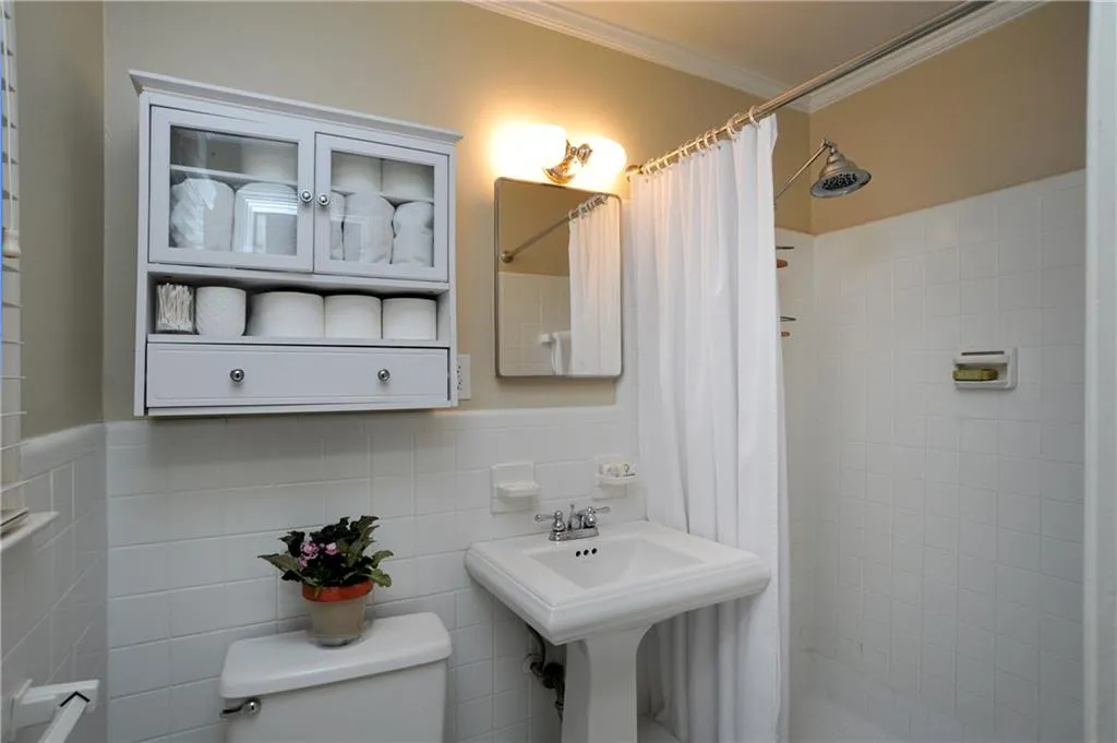 560 Highbrook Drive Ne, Atlanta, Georgia 30342, 4 Bedrooms Bedrooms, ,3 BathroomsBathrooms,Residential,Sold,560 Highbrook Drive Ne,5703064