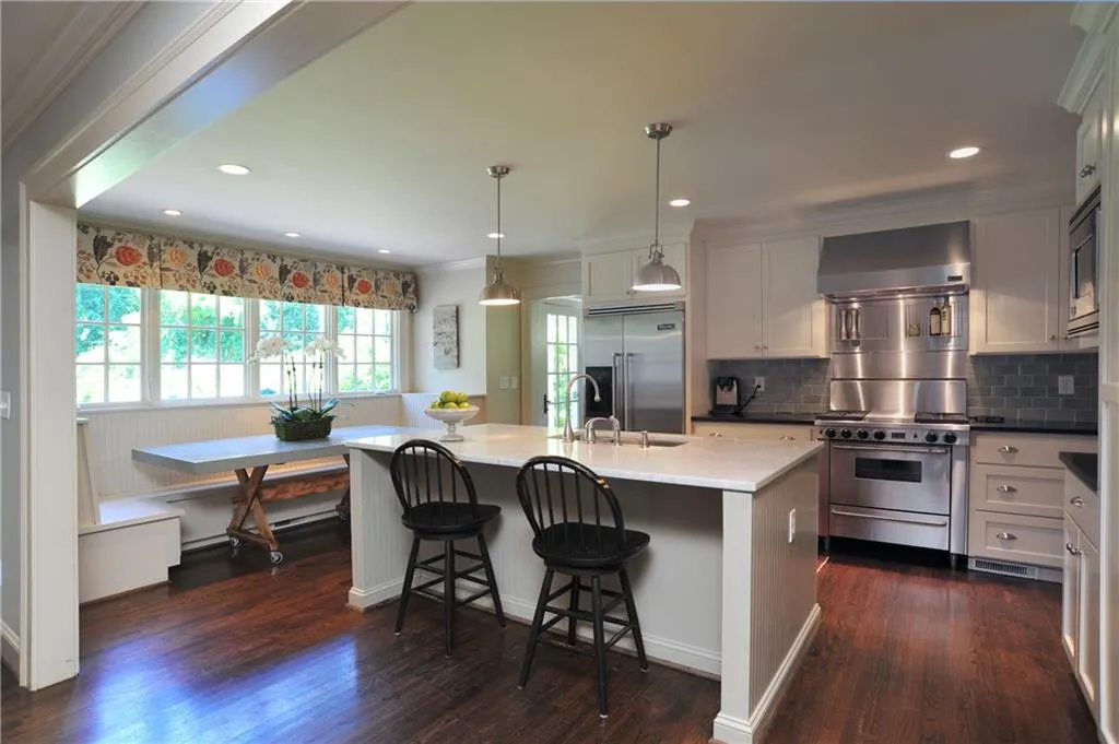 560 Highbrook Drive Ne, Atlanta, Georgia 30342, 4 Bedrooms Bedrooms, ,3 BathroomsBathrooms,Residential,Sold,560 Highbrook Drive Ne,5703064