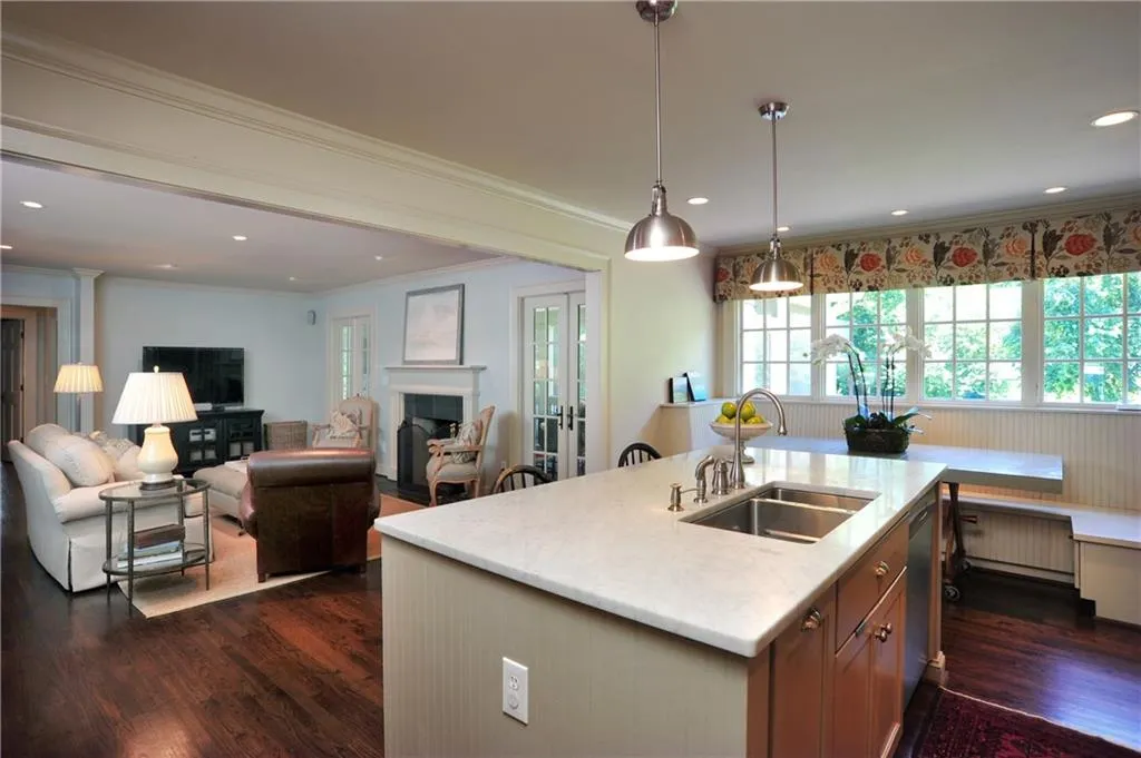 560 Highbrook Drive Ne, Atlanta, Georgia 30342, 4 Bedrooms Bedrooms, ,3 BathroomsBathrooms,Residential,Sold,560 Highbrook Drive Ne,5703064