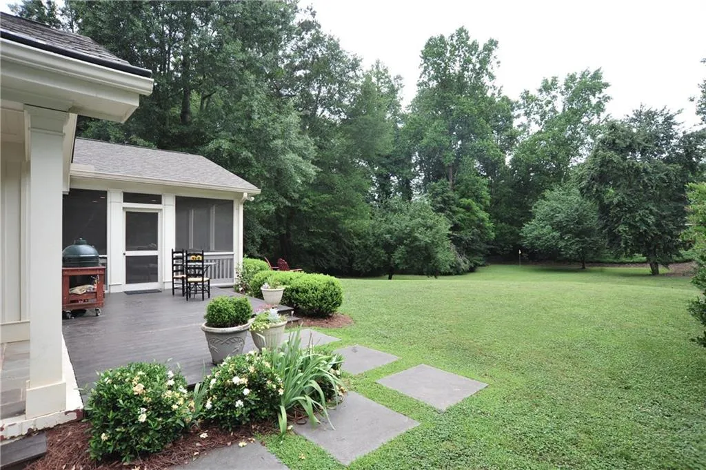 560 Highbrook Drive Ne, Atlanta, Georgia 30342, 4 Bedrooms Bedrooms, ,3 BathroomsBathrooms,Residential,Sold,560 Highbrook Drive Ne,5703064