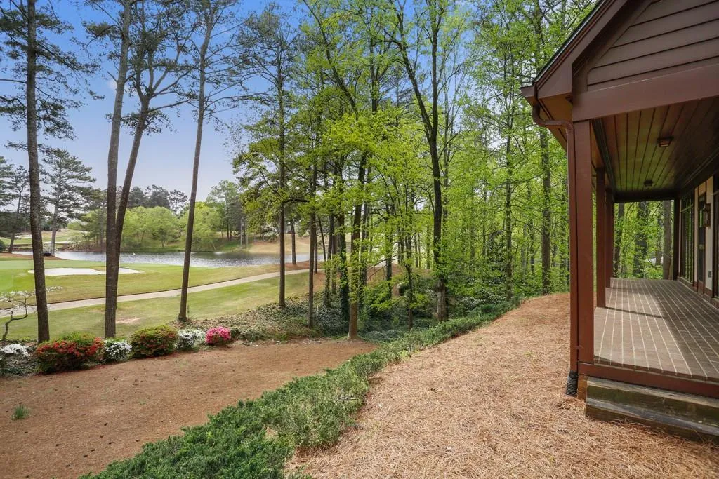 9000 Huntcliff Trace, Sandy Springs, Georgia 30350, 4 Bedrooms Bedrooms, ,4 BathroomsBathrooms,Residential,Sold,9000 Huntcliff Trace,5662467