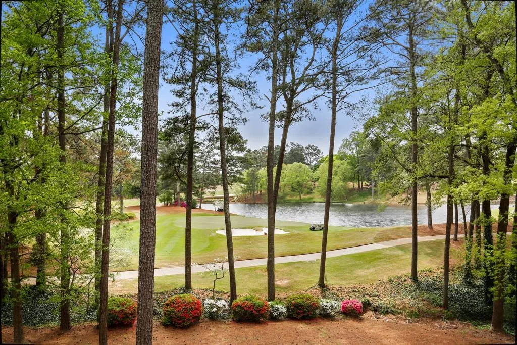 9000 Huntcliff Trace, Sandy Springs, Georgia 30350, 4 Bedrooms Bedrooms, ,4 BathroomsBathrooms,Residential,Sold,9000 Huntcliff Trace,5662467