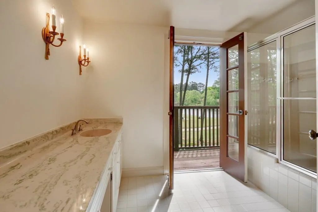 9000 Huntcliff Trace, Sandy Springs, Georgia 30350, 4 Bedrooms Bedrooms, ,4 BathroomsBathrooms,Residential,Sold,9000 Huntcliff Trace,5662467