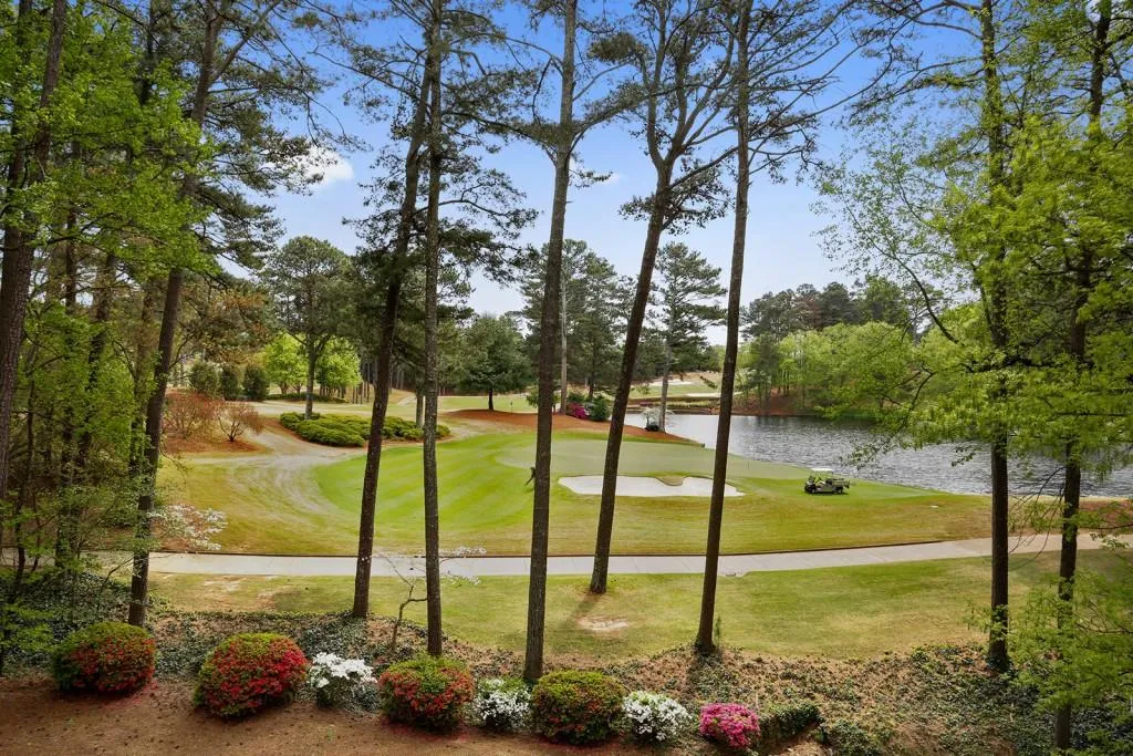 9000 Huntcliff Trace, Sandy Springs, Georgia 30350, 4 Bedrooms Bedrooms, ,4 BathroomsBathrooms,Residential,Sold,9000 Huntcliff Trace,5662467