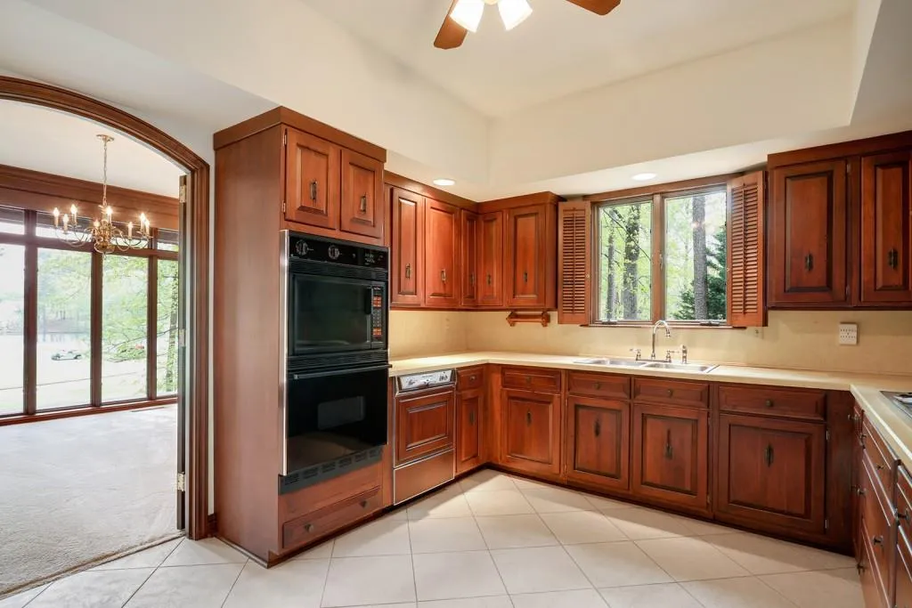 9000 Huntcliff Trace, Sandy Springs, Georgia 30350, 4 Bedrooms Bedrooms, ,4 BathroomsBathrooms,Residential,Sold,9000 Huntcliff Trace,5662467