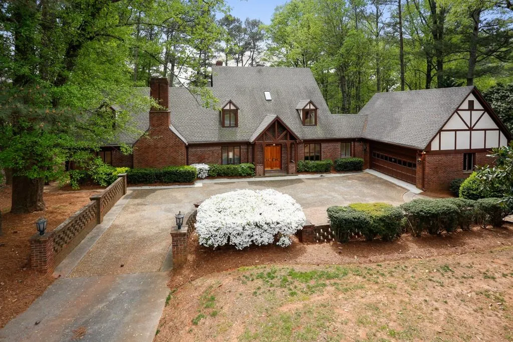 9000 Huntcliff Trace, Sandy Springs, Georgia 30350, 4 Bedrooms Bedrooms, ,4 BathroomsBathrooms,Residential,Sold,9000 Huntcliff Trace,5662467