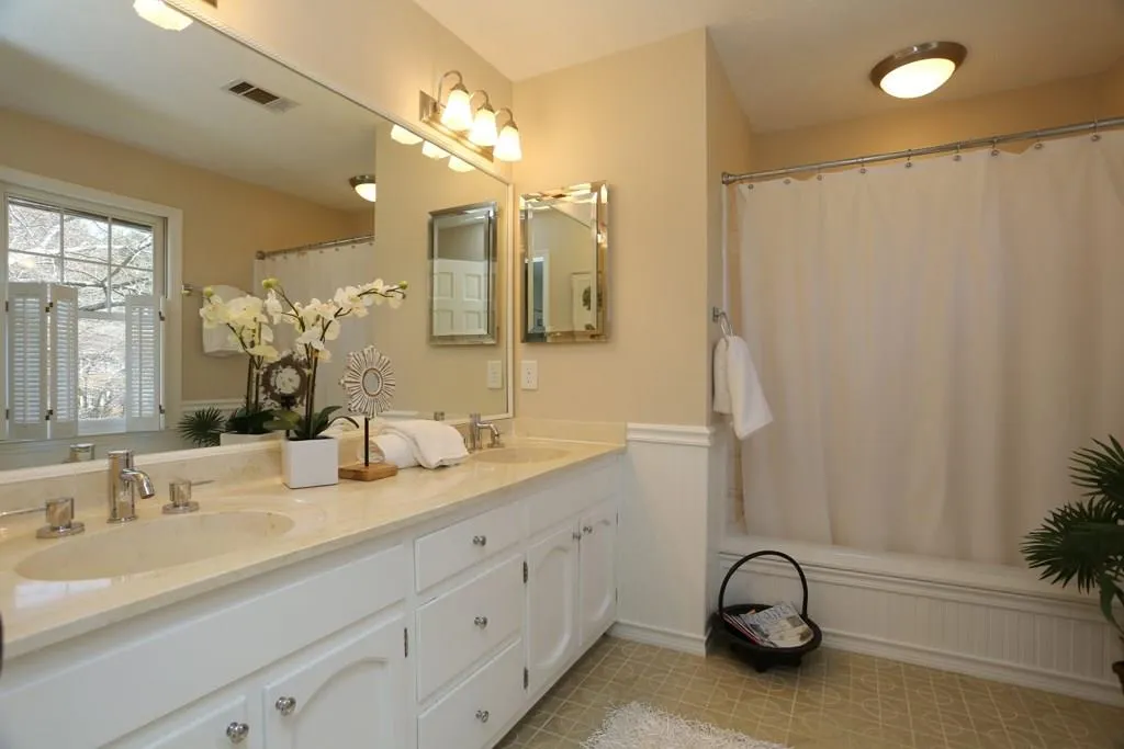 5475 Shiver Summit, Atlanta, Georgia 30342, 5 Bedrooms Bedrooms, ,2 BathroomsBathrooms,Residential,Sold,5475 Shiver Summit,5790015