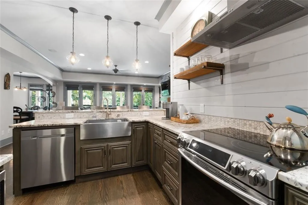 Open & bright floor plan in the terrace level