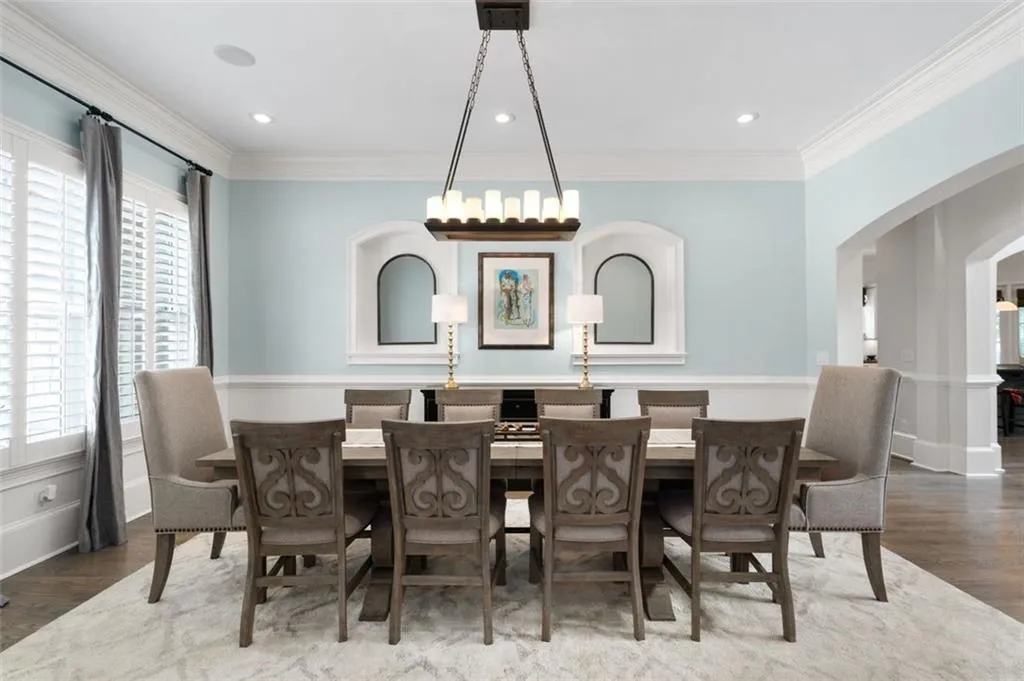 Room for all the family at your next holiday meal!