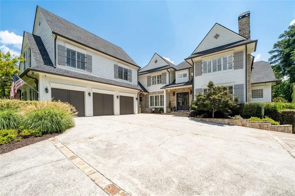 Extra-large 3 car garage plus tons of guest parking