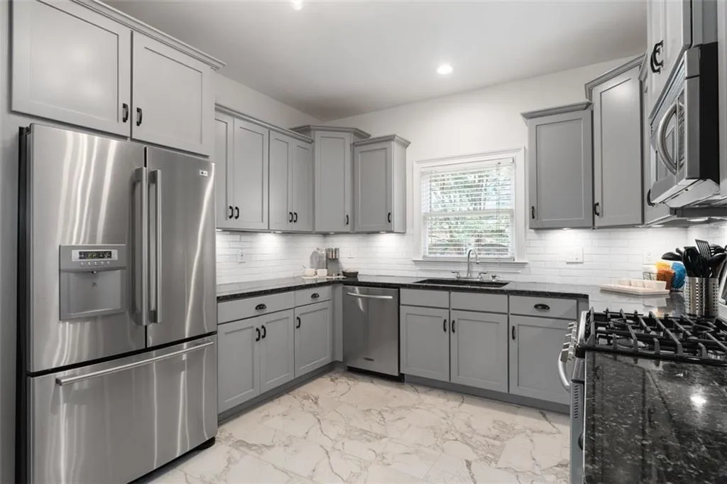 A beautiful full kitchen in the in-law suite