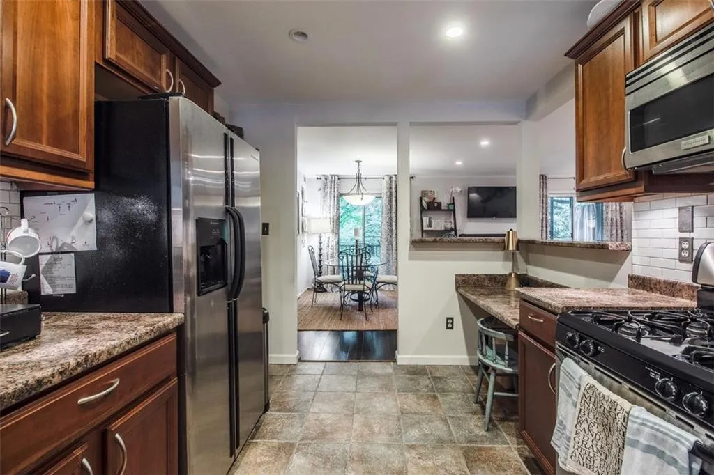 5400 Roswell Road Unit L8, Atlanta, Georgia 30342, 2 Bedrooms Bedrooms, ,2 BathroomsBathrooms,Residential,Sold,5400 Roswell Road Unit L8,6035380