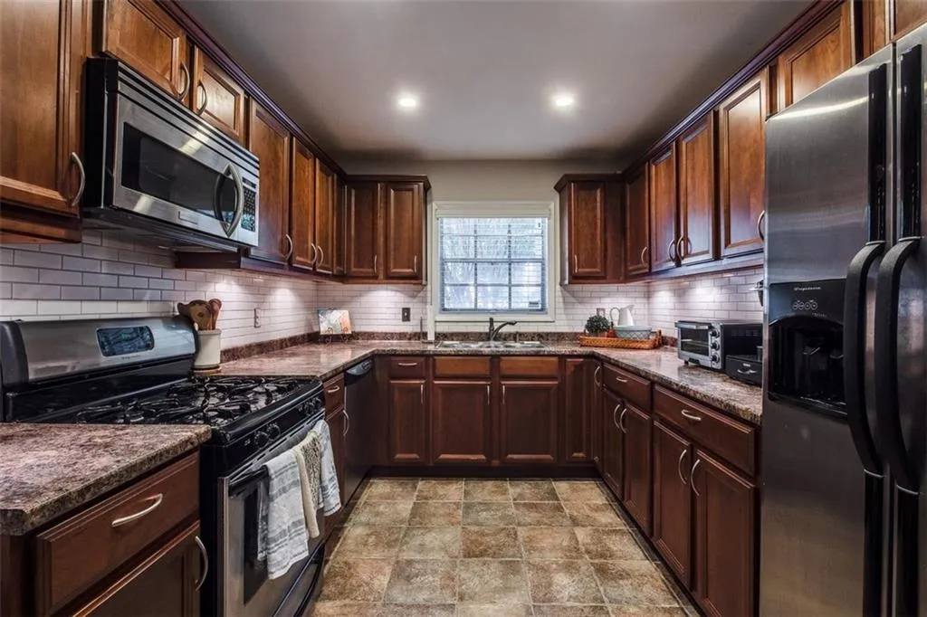 5400 Roswell Road Unit L8, Atlanta, Georgia 30342, 2 Bedrooms Bedrooms, ,2 BathroomsBathrooms,Residential,Sold,5400 Roswell Road Unit L8,6035380