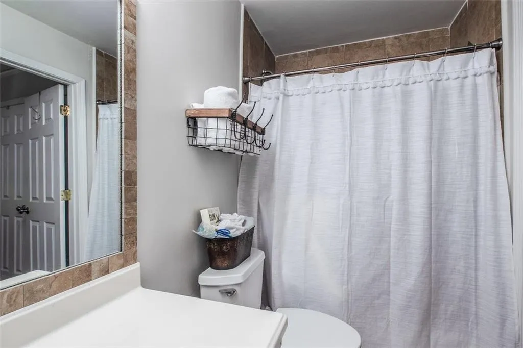 5400 Roswell Road Unit L8, Atlanta, Georgia 30342, 2 Bedrooms Bedrooms, ,2 BathroomsBathrooms,Residential,Sold,5400 Roswell Road Unit L8,6035380