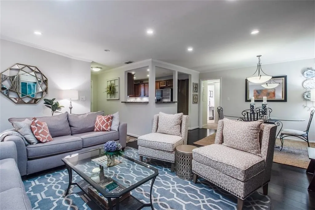 5400 Roswell Road Unit L8, Atlanta, Georgia 30342, 2 Bedrooms Bedrooms, ,2 BathroomsBathrooms,Residential,Sold,5400 Roswell Road Unit L8,6035380