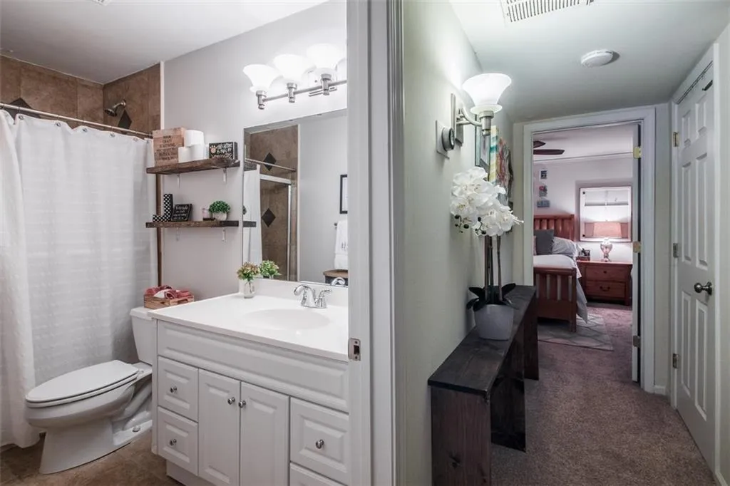 5400 Roswell Road Unit L8, Atlanta, Georgia 30342, 2 Bedrooms Bedrooms, ,2 BathroomsBathrooms,Residential,Sold,5400 Roswell Road Unit L8,6035380