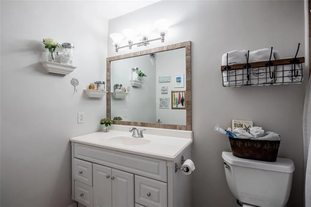 5400 Roswell Road Unit L8, Atlanta, Georgia 30342, 2 Bedrooms Bedrooms, ,2 BathroomsBathrooms,Residential,Sold,5400 Roswell Road Unit L8,6035380