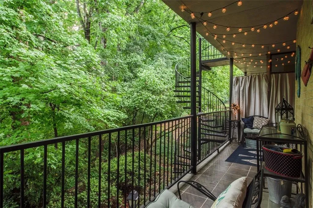 5400 Roswell Road Unit L8, Atlanta, Georgia 30342, 2 Bedrooms Bedrooms, ,2 BathroomsBathrooms,Residential,Sold,5400 Roswell Road Unit L8,6035380