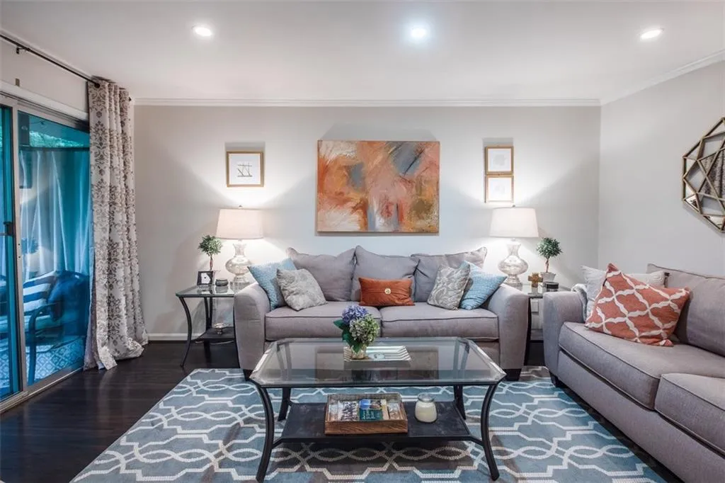 5400 Roswell Road Unit L8, Atlanta, Georgia 30342, 2 Bedrooms Bedrooms, ,2 BathroomsBathrooms,Residential,Sold,5400 Roswell Road Unit L8,6035380