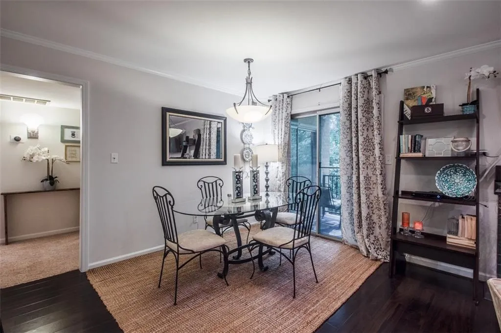 5400 Roswell Road Unit L8, Atlanta, Georgia 30342, 2 Bedrooms Bedrooms, ,2 BathroomsBathrooms,Residential,Sold,5400 Roswell Road Unit L8,6035380