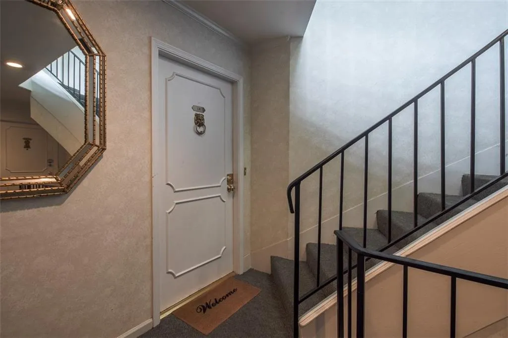 5400 Roswell Road Unit L8, Atlanta, Georgia 30342, 2 Bedrooms Bedrooms, ,2 BathroomsBathrooms,Residential,Sold,5400 Roswell Road Unit L8,6035380